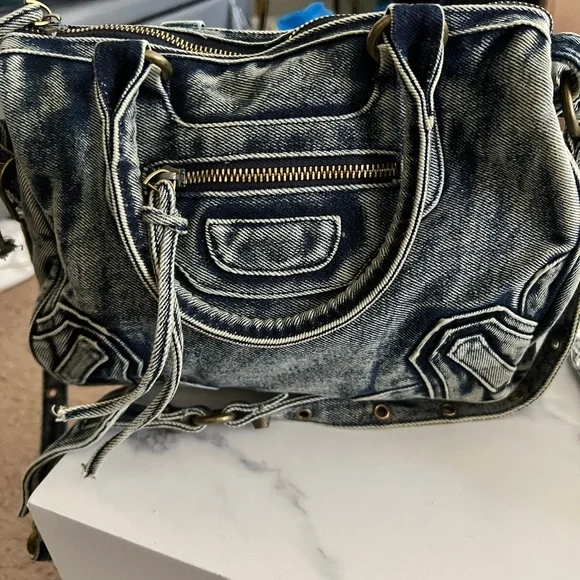 Denim Shoulder Bag
#balenciaga - Picture 3 of 10